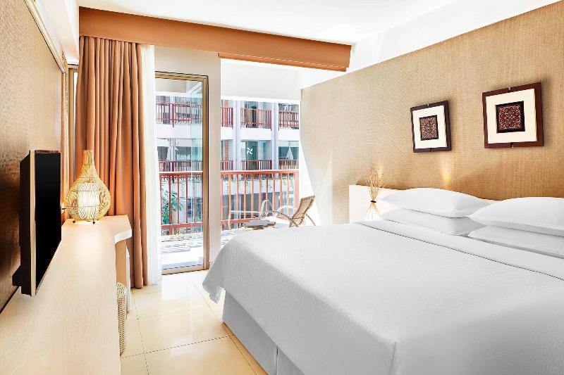 Four Points by Sheraton  Kuta - Havuz