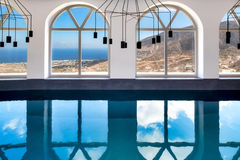 Skyfall Suites - Lobi