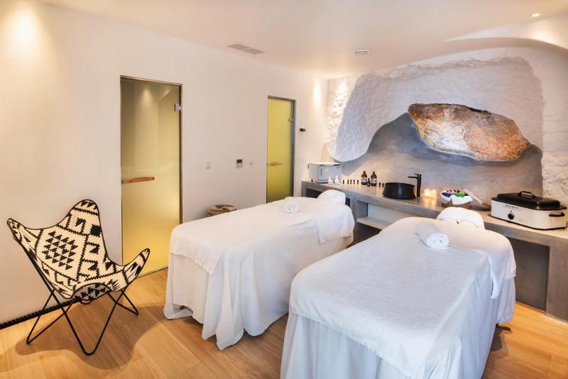 Skyfall Suites - Genel
