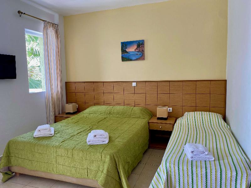 Manolis Apartments - Oda