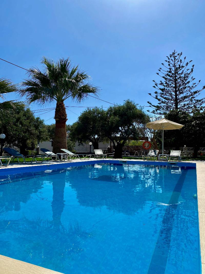 Manolis Apartments - Havuz