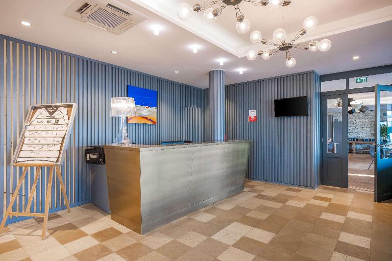 Hotel Les Flots - Lobi