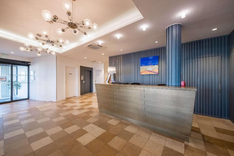 Hotel Les Flots - Lobi