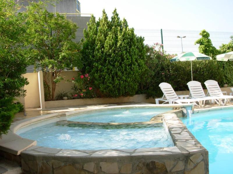 Hotel Valence Est Clos des Tanneurs - Havuz