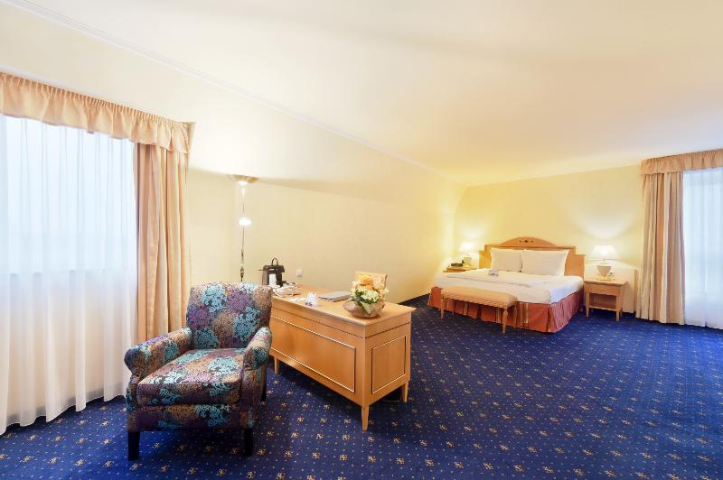 The Q - Quadro City Hotel - Oda