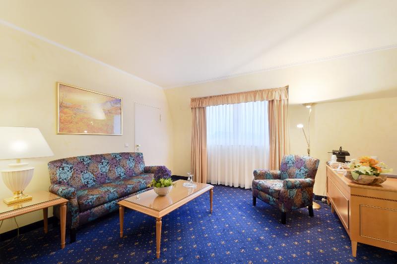 The Q - Quadro City Hotel - Oda