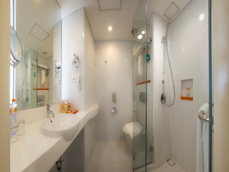 HARRIS Hotel and Conventions Denpasar Bali - Oda