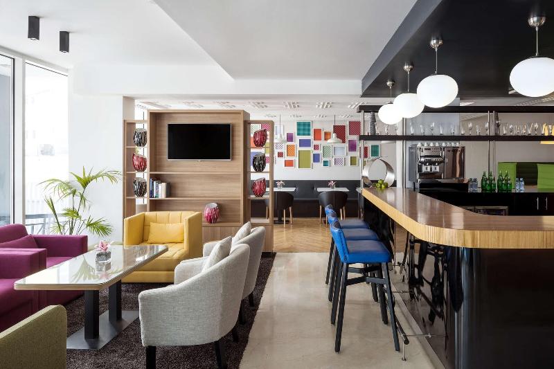 Park Inn by Radisson Dammam - Lobi