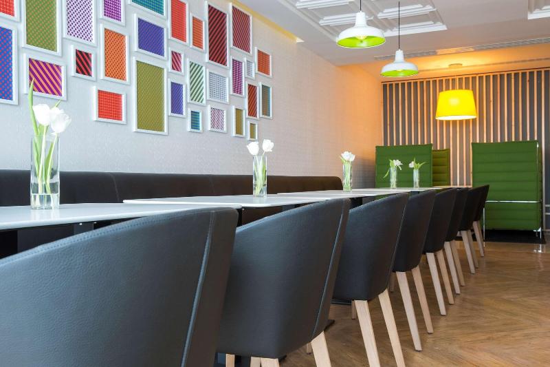 Park Inn by Radisson Dammam - Restoran
