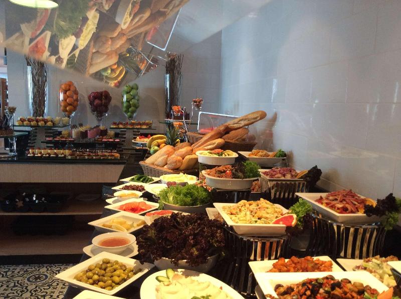 Park Inn by Radisson Dammam - Restoran