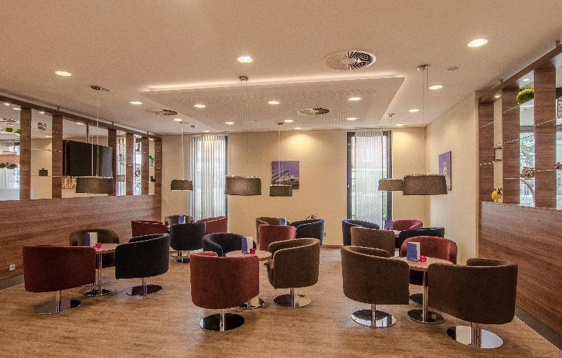 Premier Inn Düsseldorf City Centre - Lobi