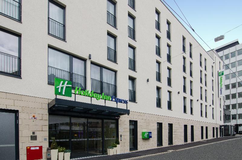Premier Inn Düsseldorf City Centre - Genel