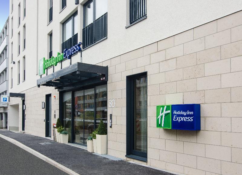 Premier Inn Düsseldorf City Centre - Genel