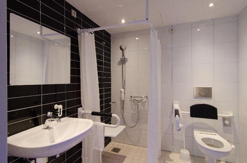 Premier Inn Düsseldorf City Centre - Oda