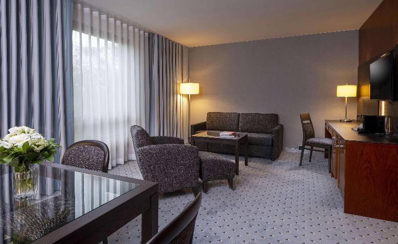 Maritim Hotel Bremen - Oda
