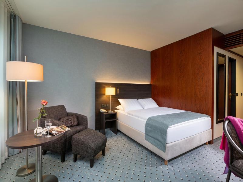 Maritim Hotel Bremen - Oda
