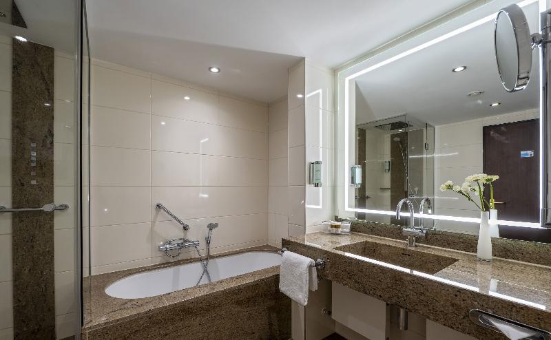 Maritim Hotel Bremen - Oda
