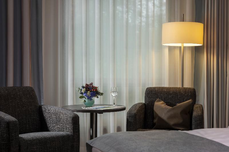 Maritim Hotel Bremen - Oda