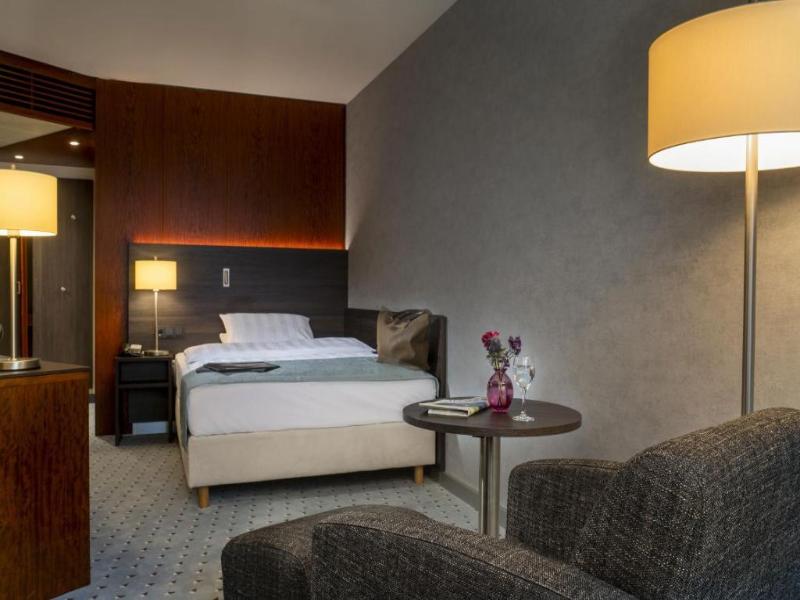 Maritim Hotel Bremen - Oda