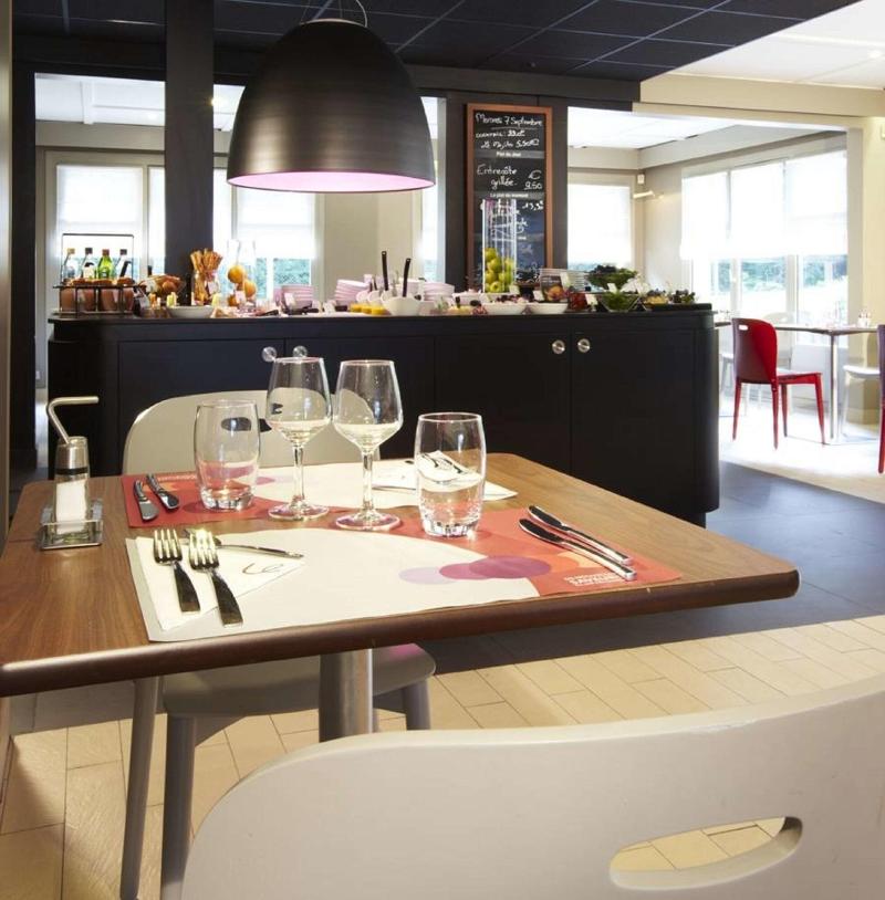 KYRIAD HONFLEUR - La Riviere Saint Sauveur - Restoran