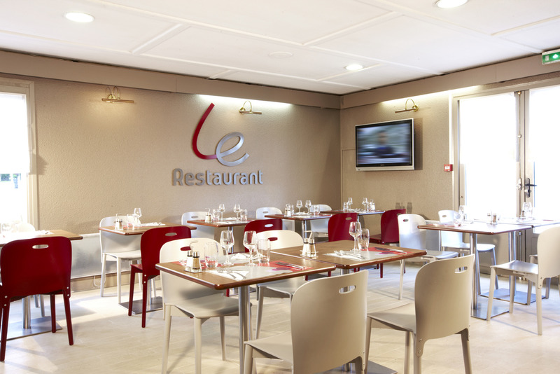 KYRIAD CHATEAUROUX - Saint Maur - Restoran