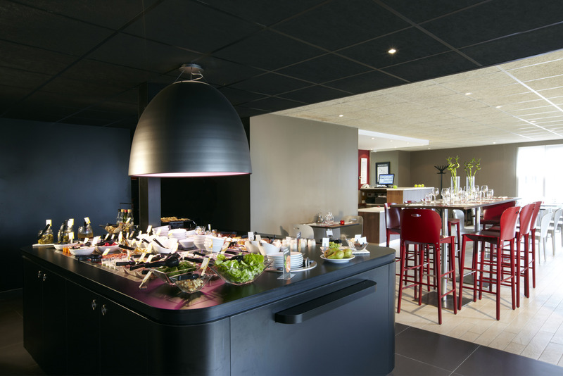 KYRIAD CHATEAUROUX - Saint Maur - Restoran