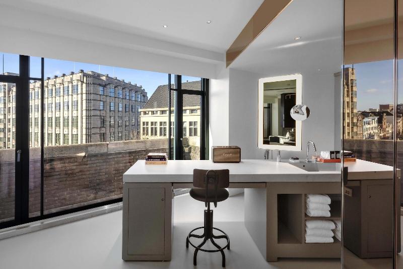 W Amsterdam - Oda