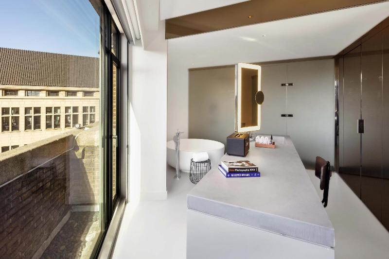 W Amsterdam - Oda