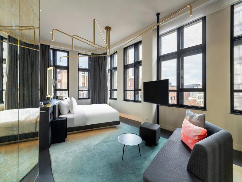 W Amsterdam - Oda