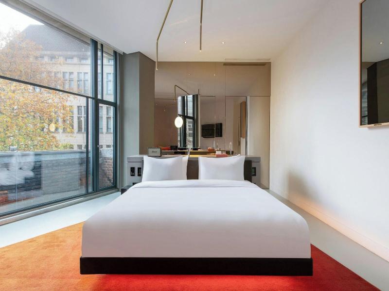 W Amsterdam - Oda