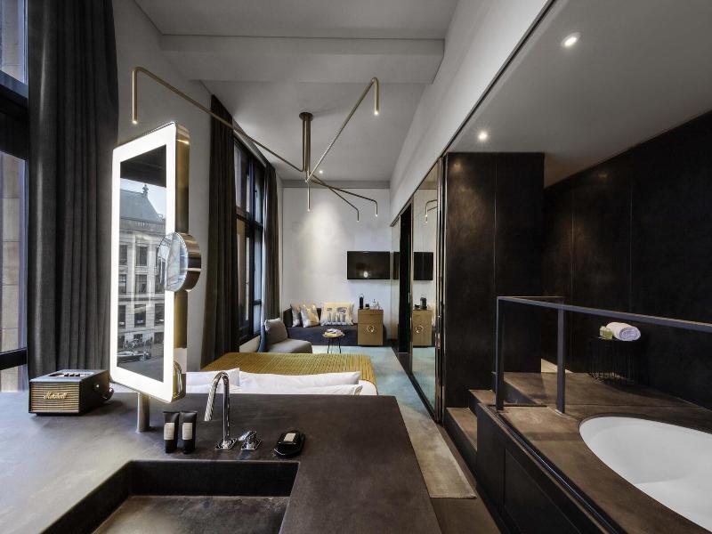 W Amsterdam - Oda