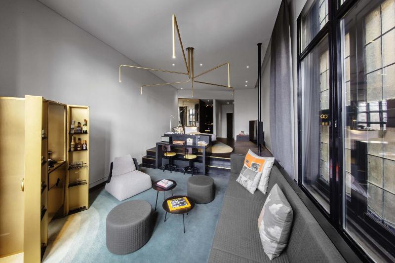 W Amsterdam - Oda