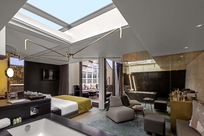 W Amsterdam - Oda