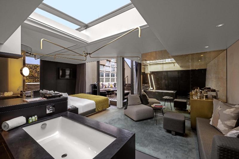 W Amsterdam - Oda