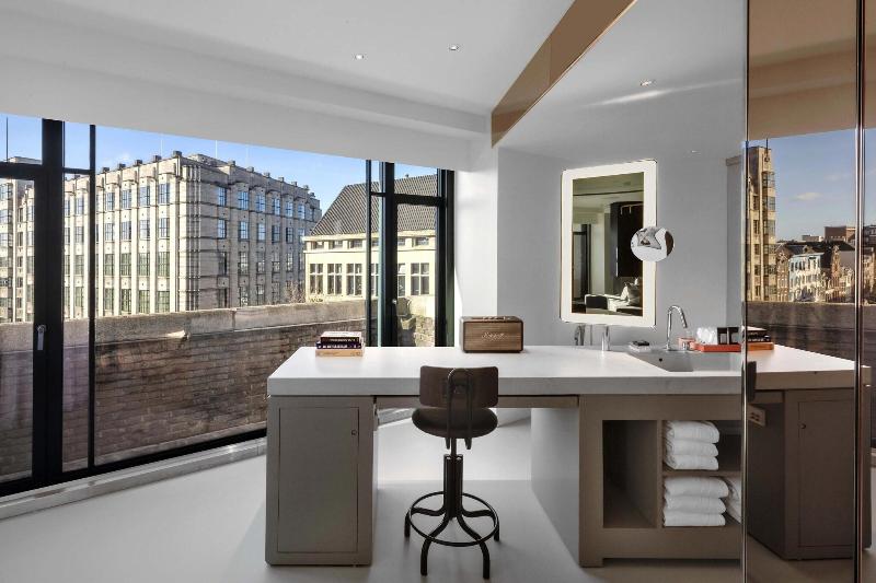 W Amsterdam - Oda
