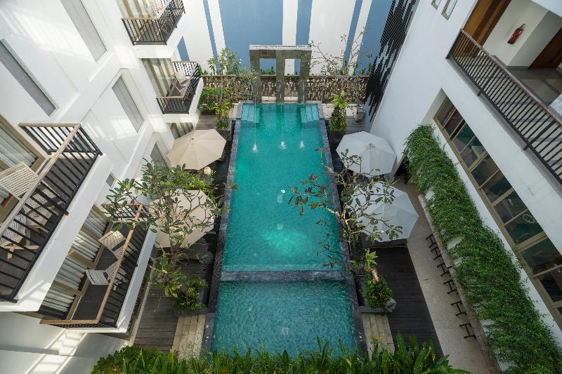 d'primahotel Petitenget Seminyak 2 - Havuz