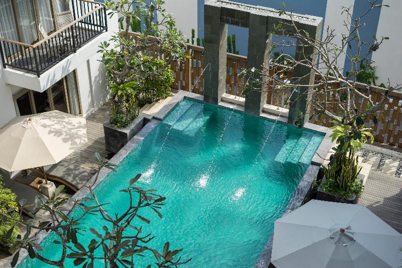 d'primahotel Petitenget Seminyak 2 - Havuz