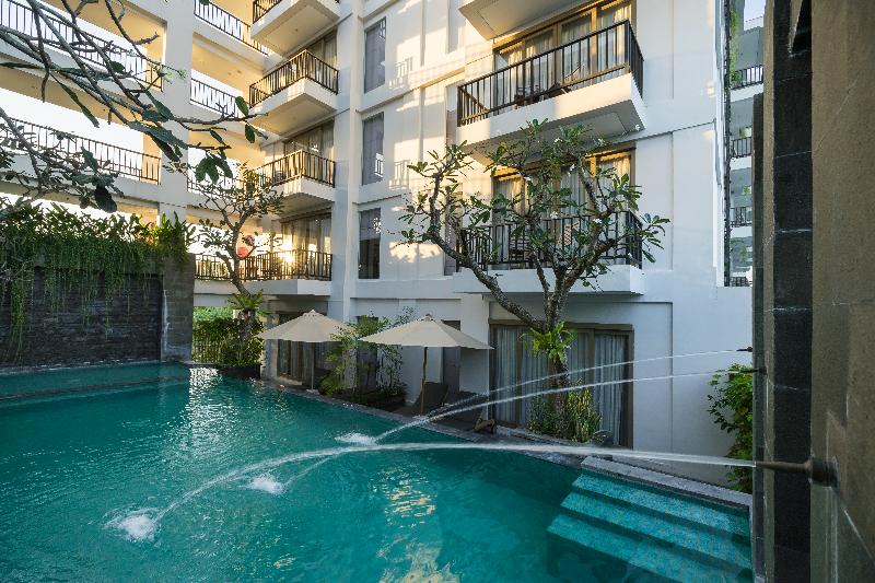 d'primahotel Petitenget Seminyak 2 - Havuz
