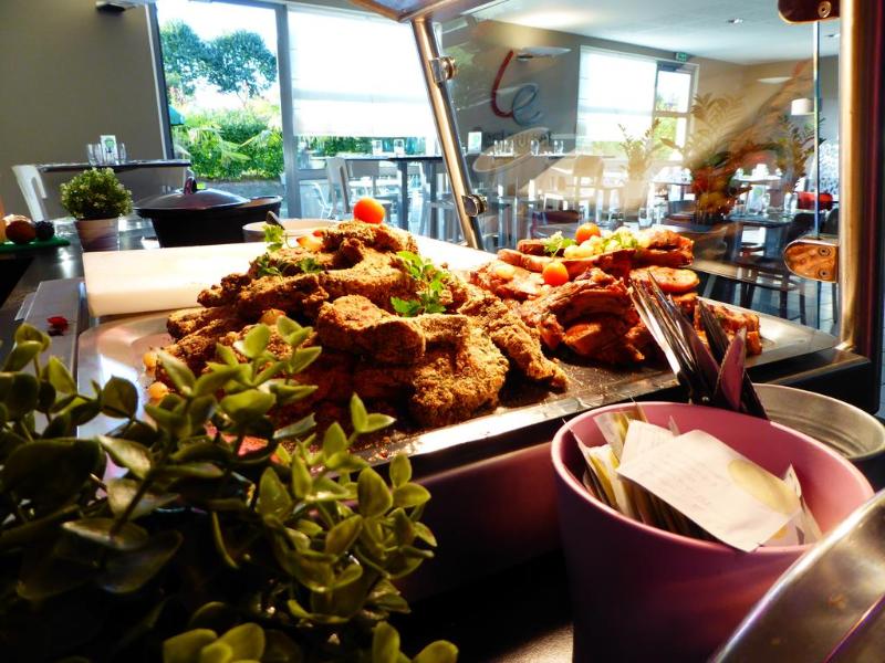 Campanile Roissy Le Mesnil Amelot - Restoran
