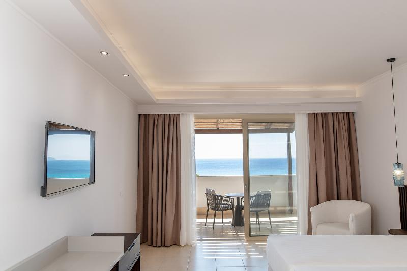 Grand Blue Beach Hotel - Oda