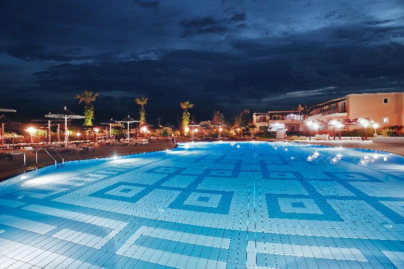 Grand Blue Beach Hotel - Havuz