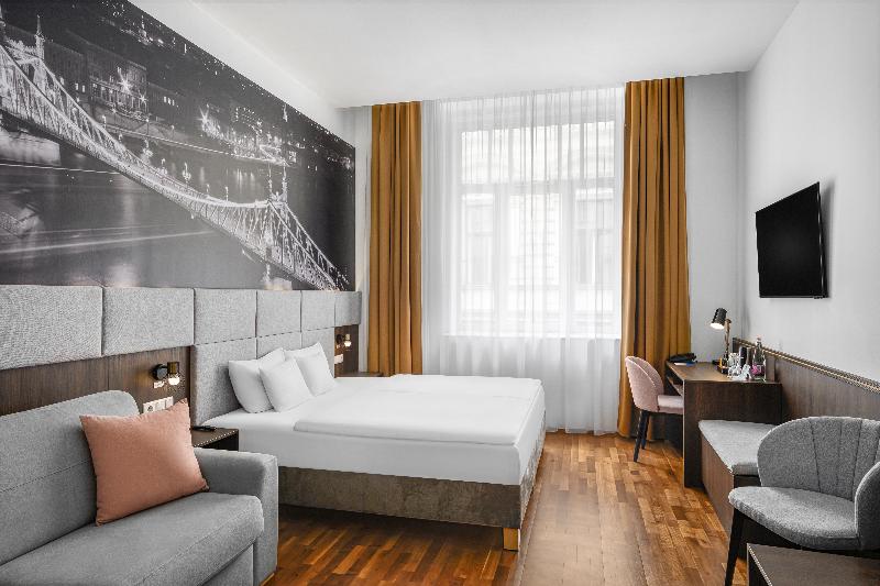 12 Revay Hotel - Oda