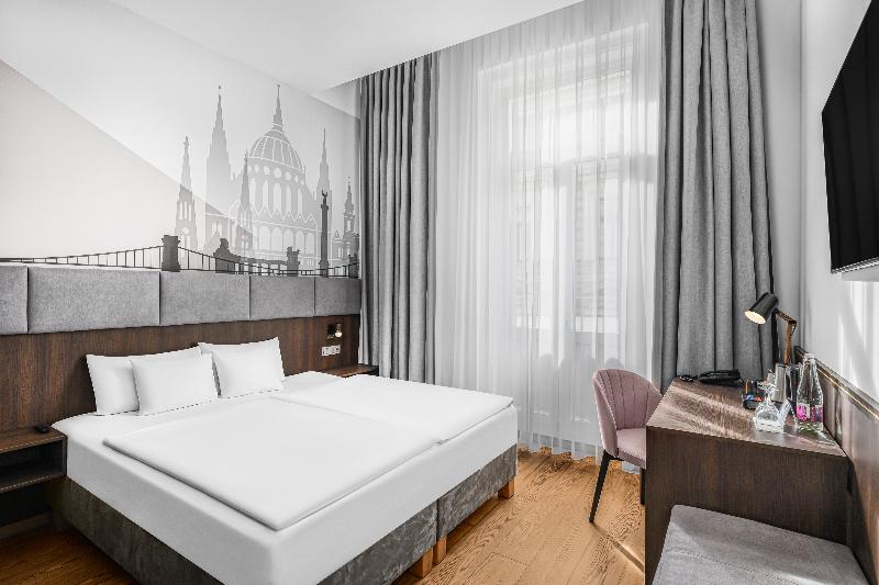 12 Revay Hotel - Oda