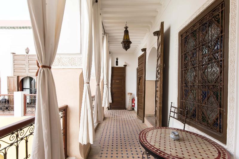 Riad  Lea - Genel