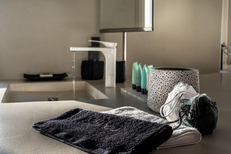 West East Suites - Oda