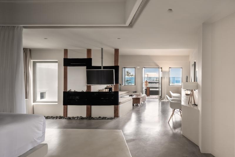 West East Suites - Oda