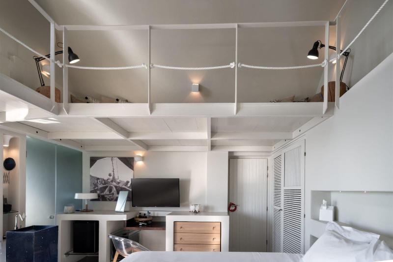 West East Suites - Oda