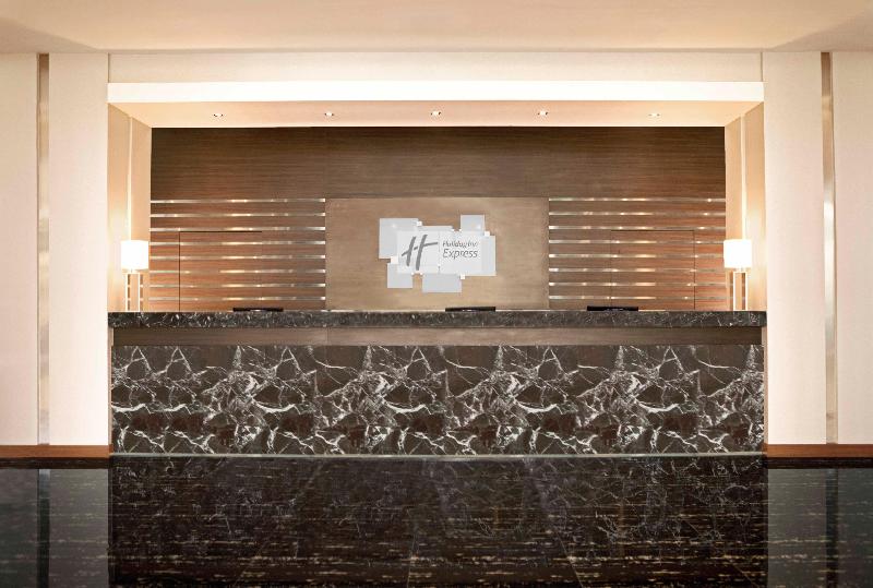 Holiday Inn Express Jakarta International Expo - Lobi
