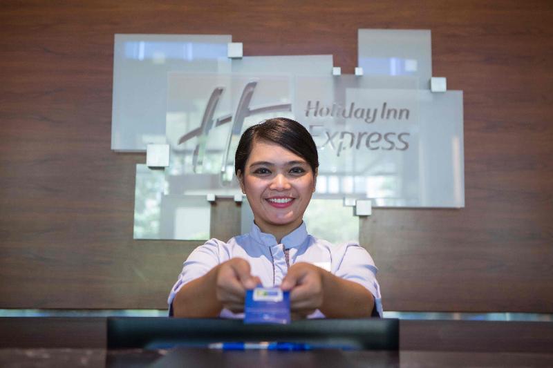 Holiday Inn Express Jakarta International Expo - Lobi
