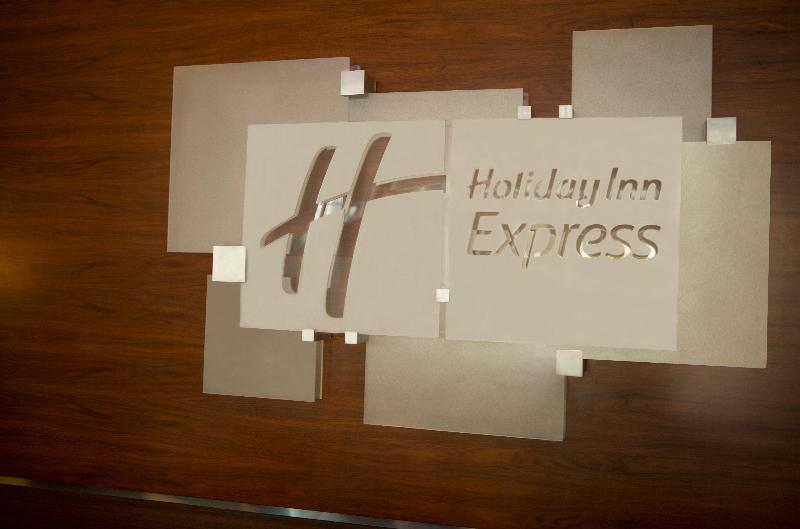 Holiday Inn Express Jakarta International Expo - Lobi
